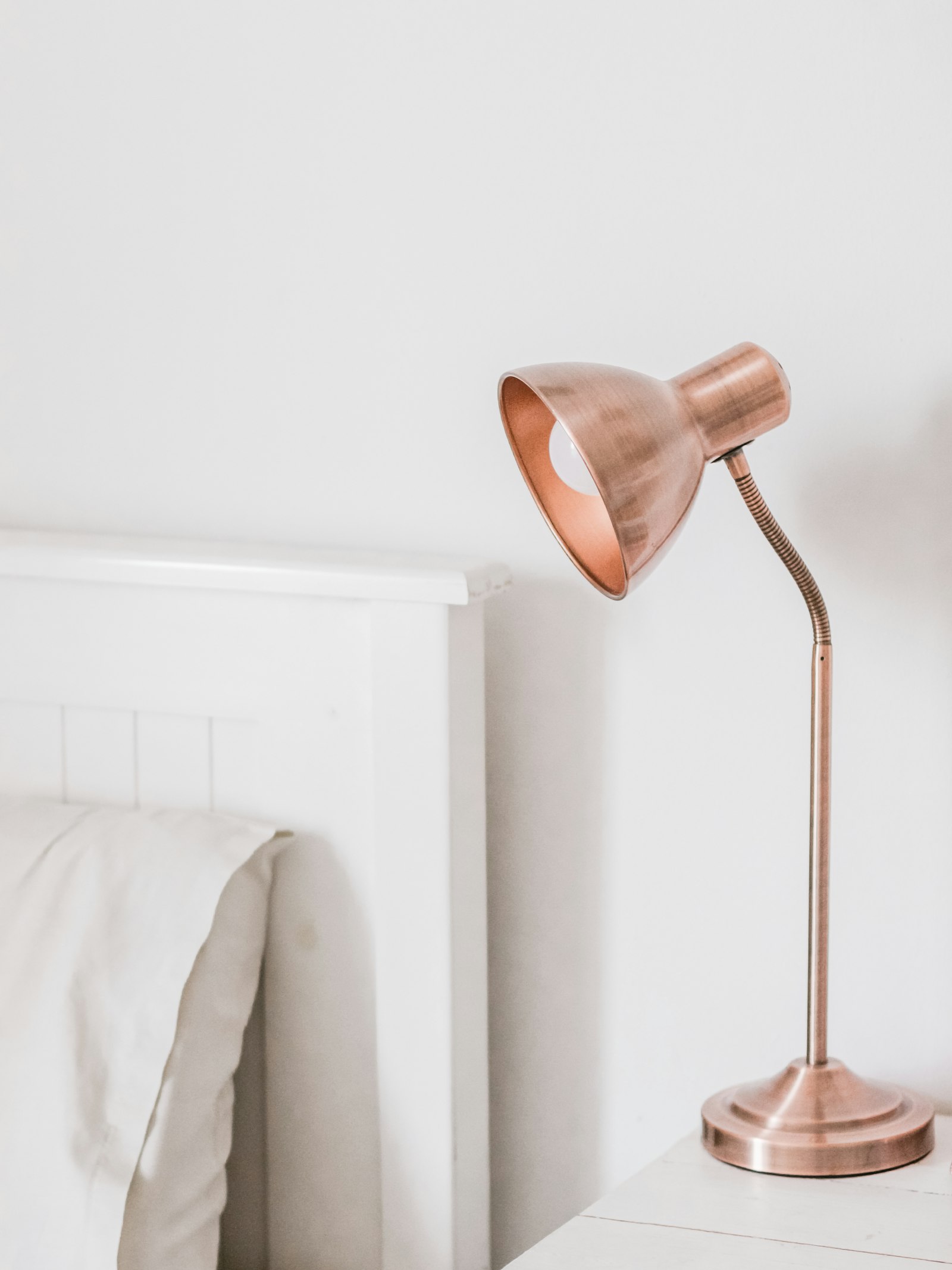 Bedside reading lamp — warm dim circadian tuning